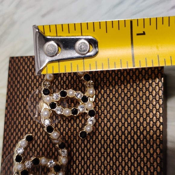 SALE! Auth CHANEL CC Black/White Crystals & Pearls Stud Earrings Gold Hardware - Picture 11 of 13